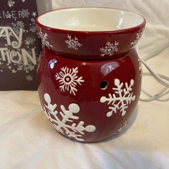 2-7 Scentsy wax warmer red snowflake - Picture 3 of 5